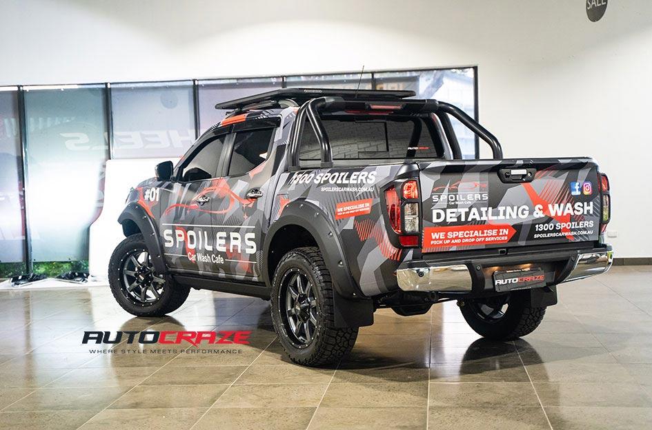 NISSAN NAVARA MO970 GLOSS GREY CENTRE WITH BLACK LIP